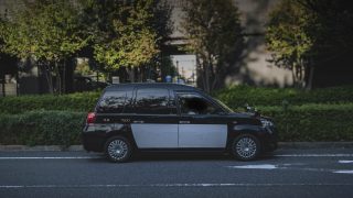 【2023年最新】タクシー業界の課題3選｜生き残れる人の特徴も解説